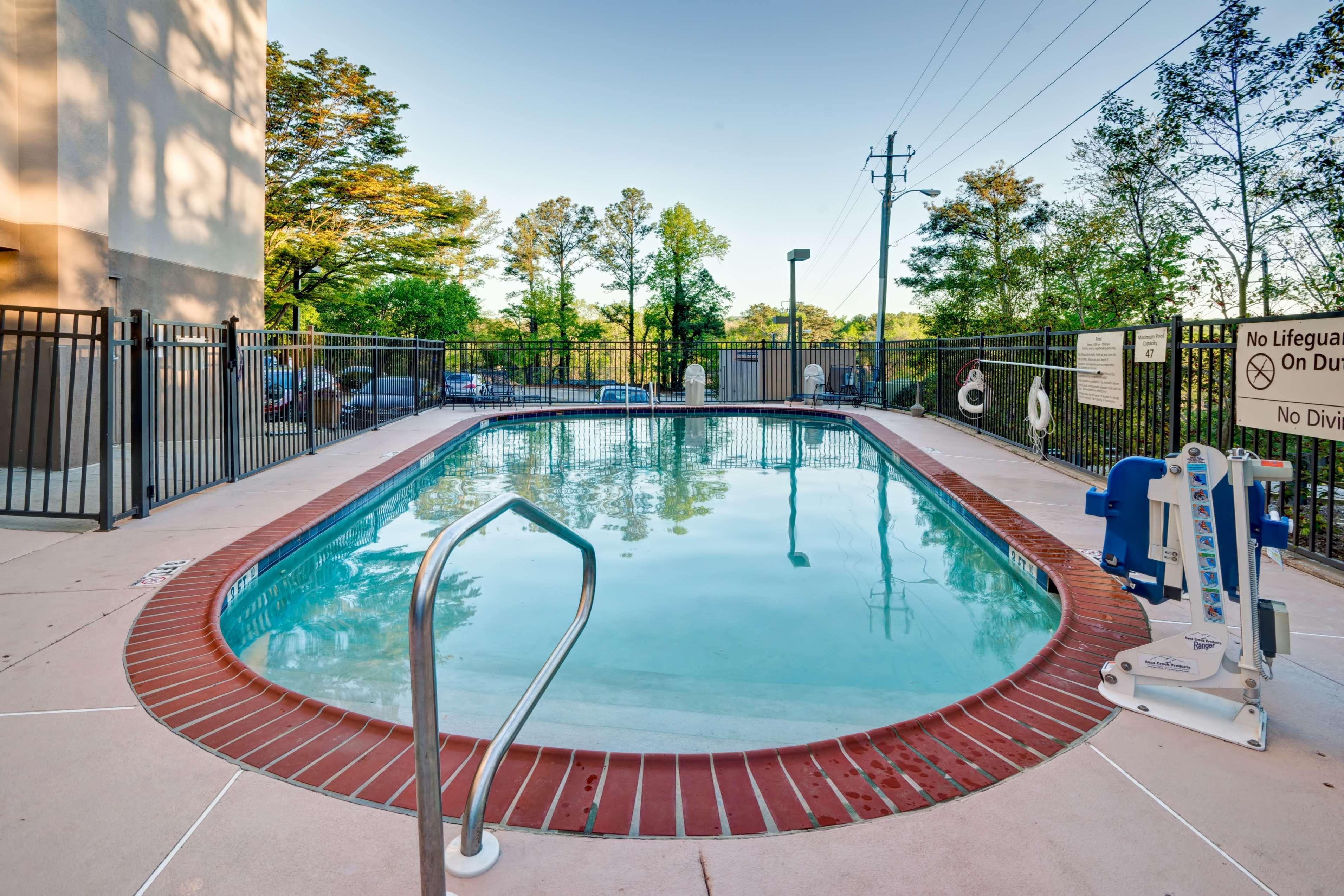 Hampton Inn Birmingham/Mountain Brook Bagian luar foto