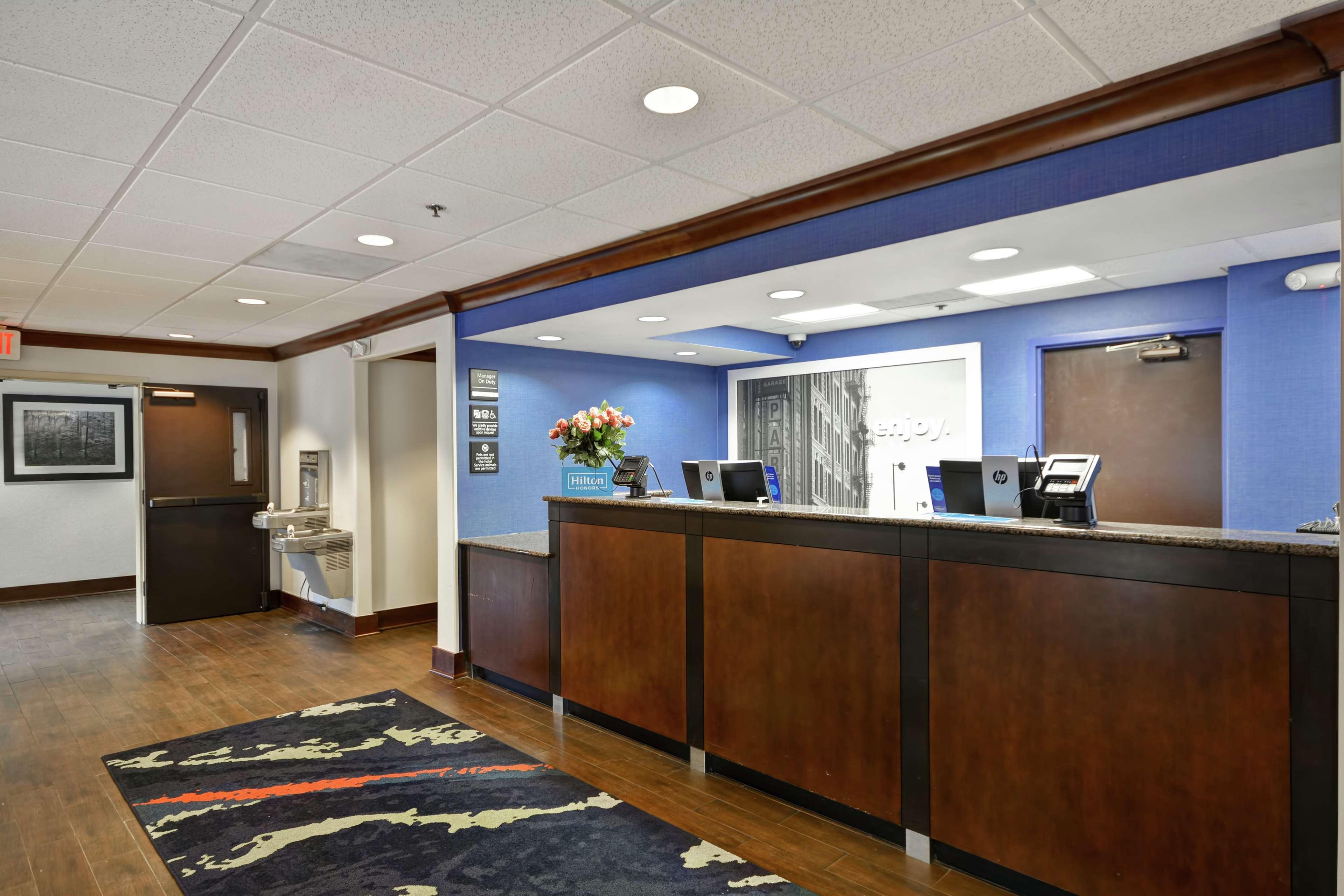 Hampton Inn Birmingham/Mountain Brook Bagian luar foto
